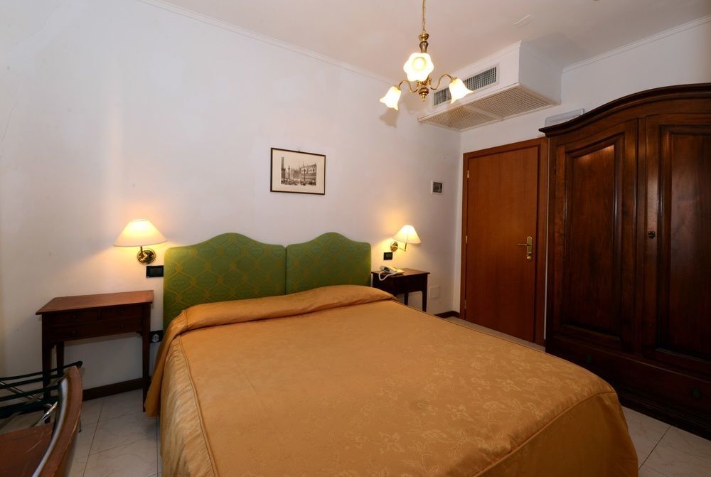 Hotel Iris เวนิส ภายนอก รูปภาพ